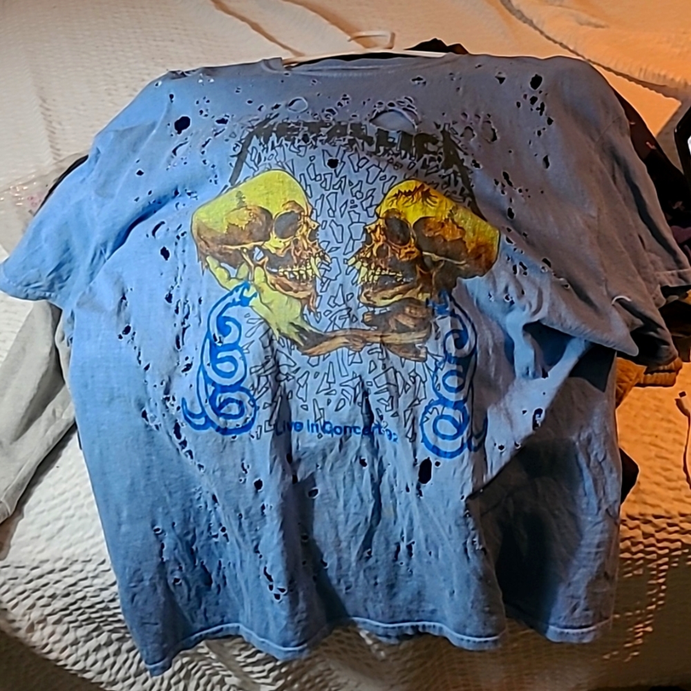 Metallica Distressed Band Tee
